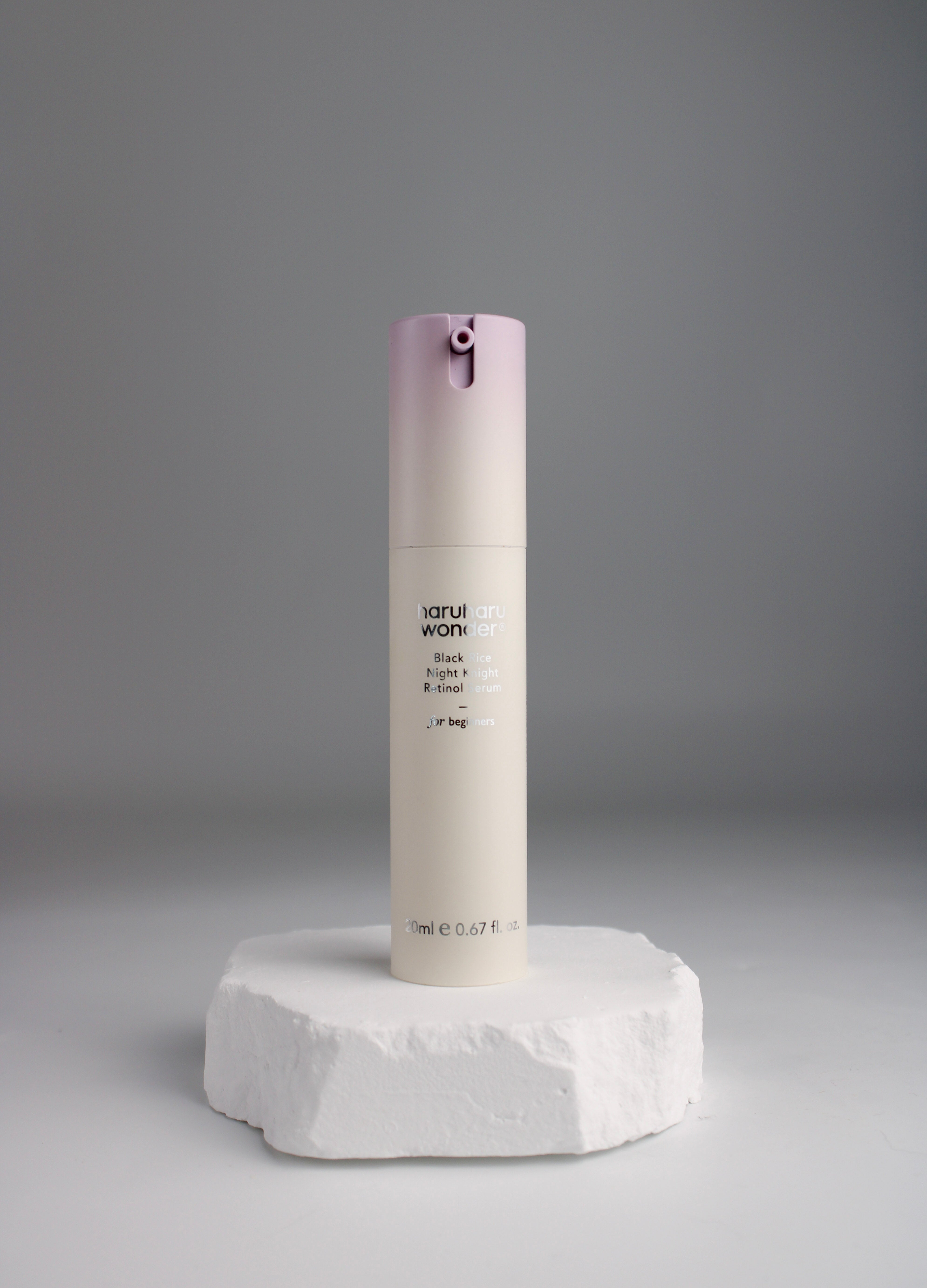 Sérum au rétinol Night Knight au riz noir Haruharu Wonder - flacon du sérum anti-âge