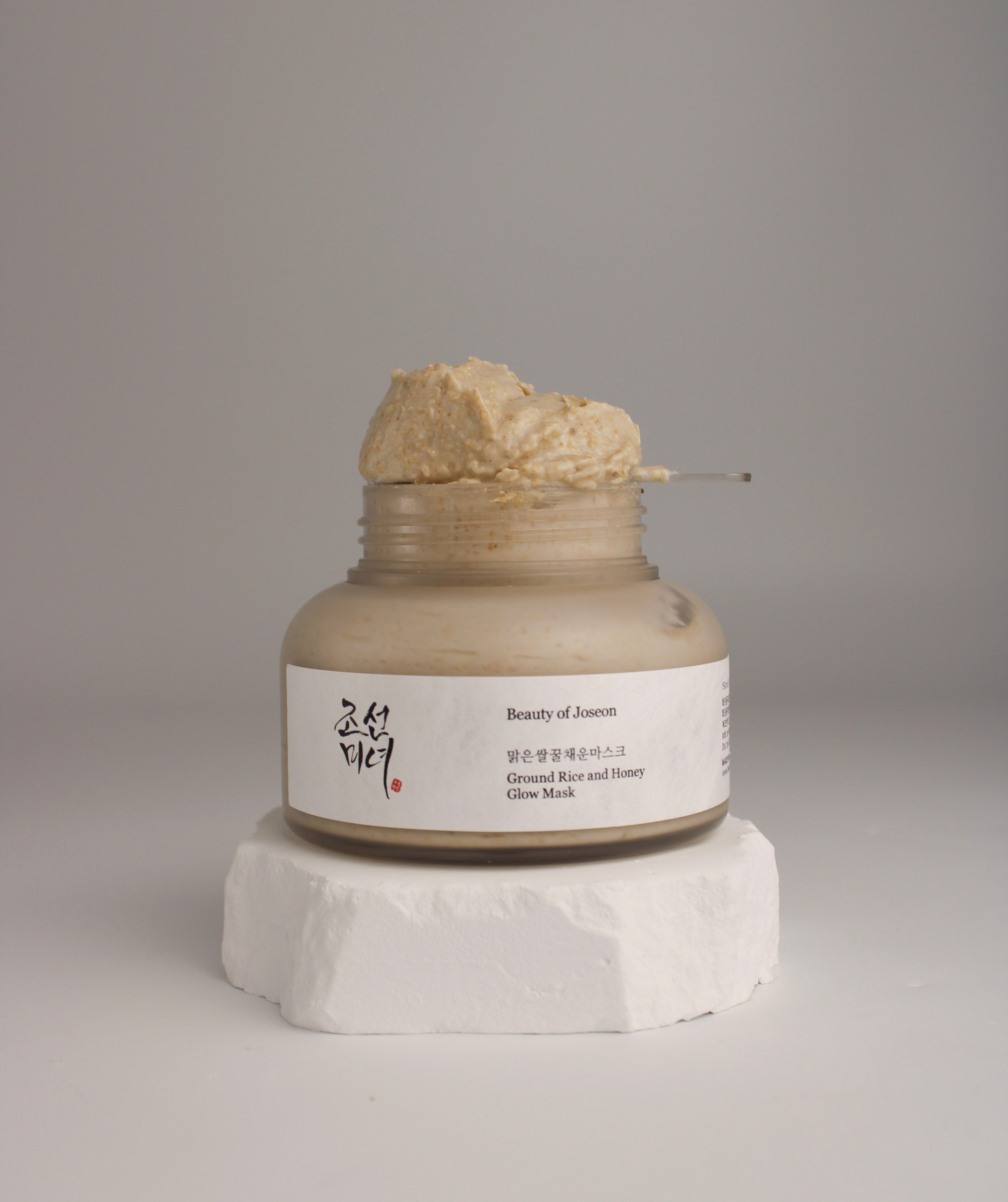 Masque éclat au grain de riz et au miel Beauty of Joseon, pot ouvert avec texture visible