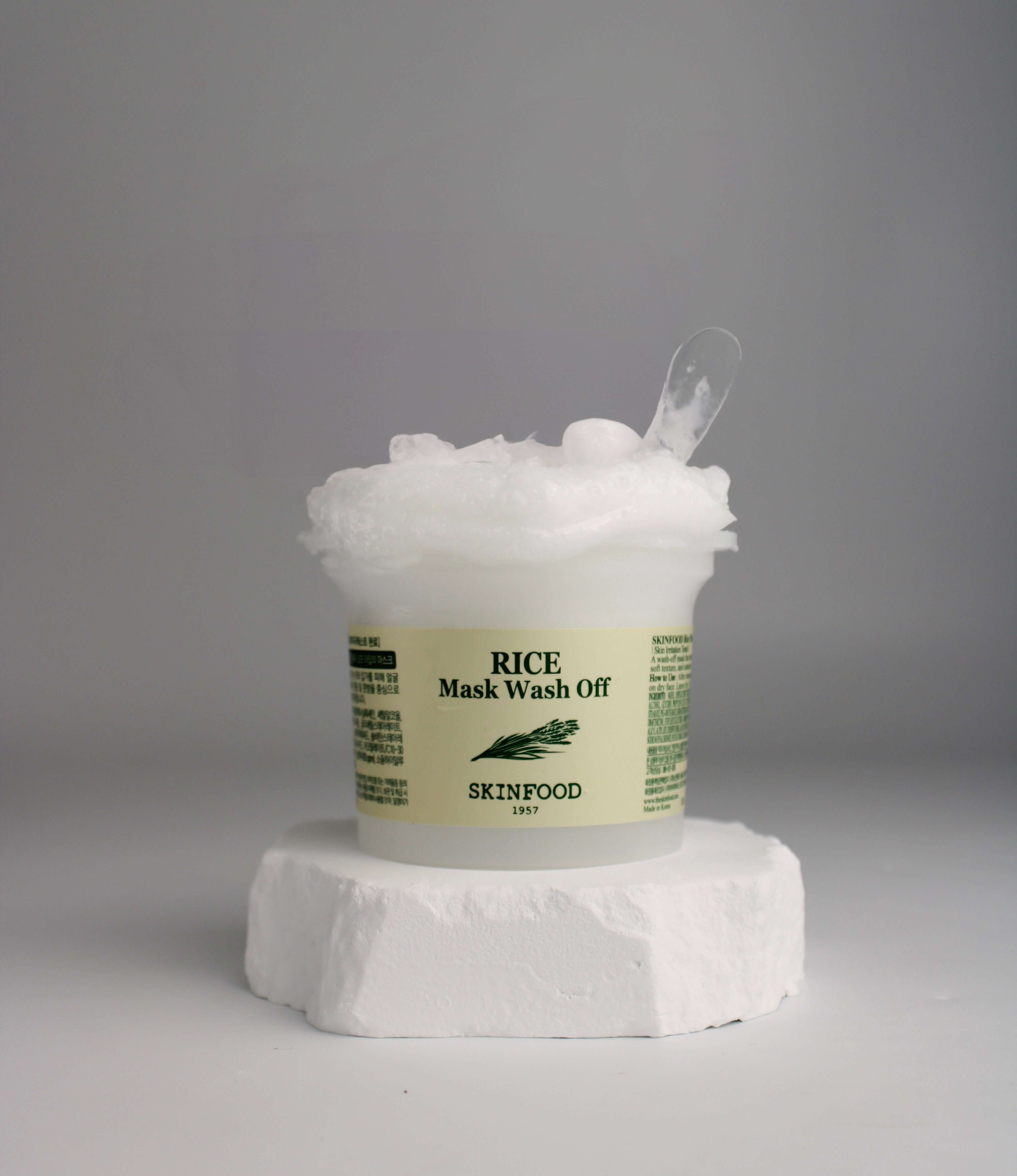 Pot de masque nettoyant au riz 120g avec texture crème blanche Skinfood