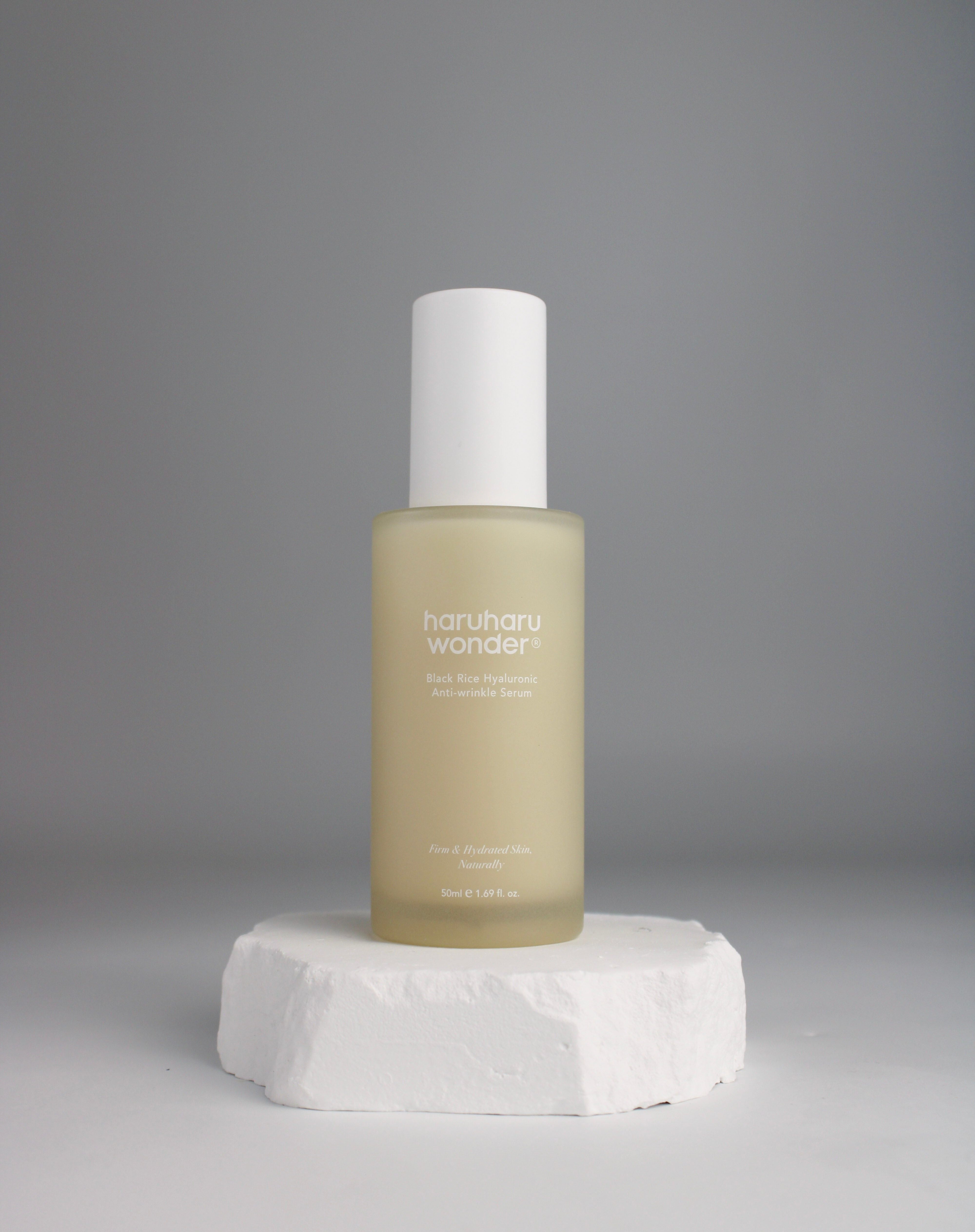 Sérum hyaluronique anti-rides au riz noir Haruharu Wonder – soin coréen hydratant et lissant pour peaux matures