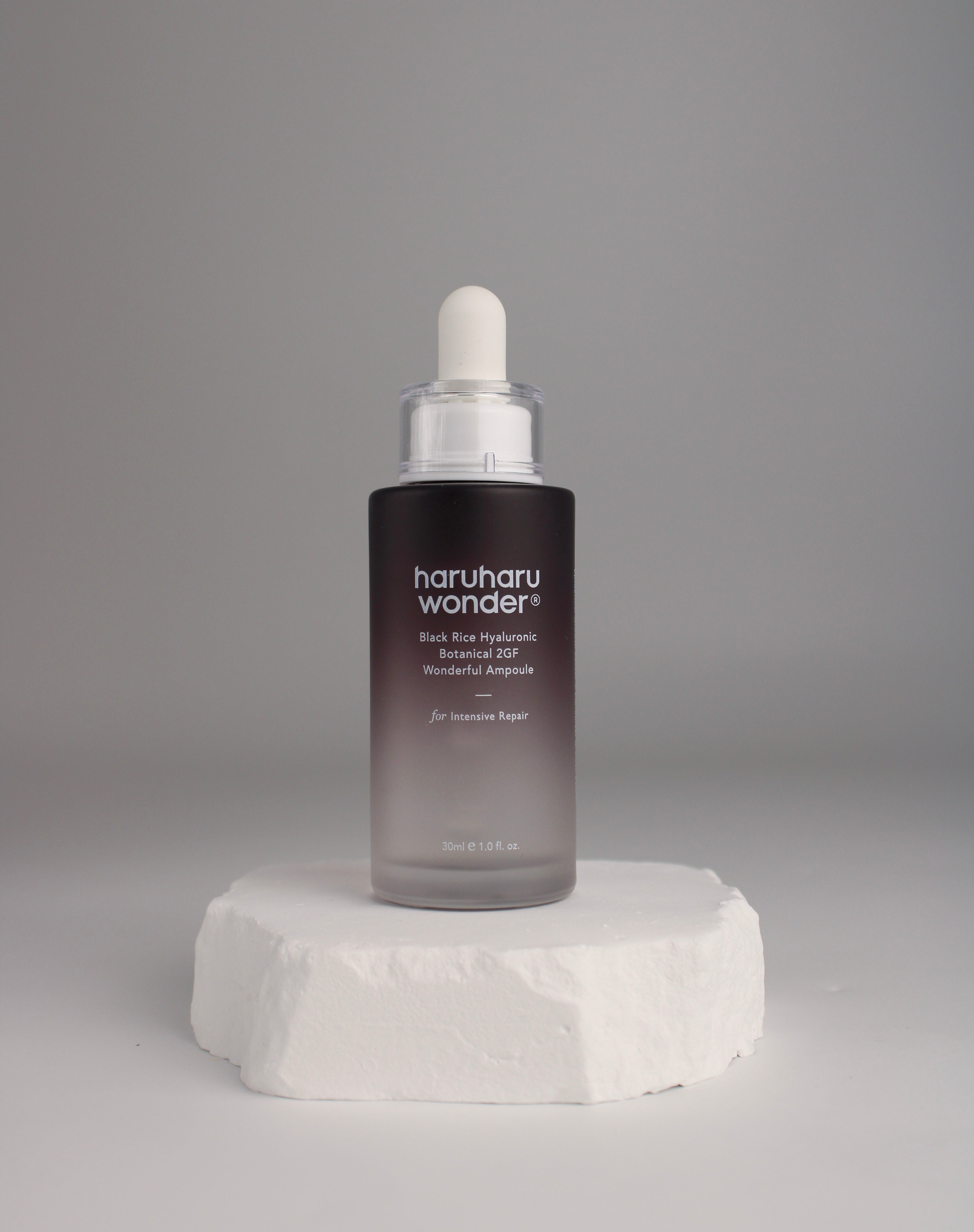 Sérum hyaluronique 2GF riz noir Haruharu Wonder – soin hydratant anti-âge pour une peau rebondie et lumineuse