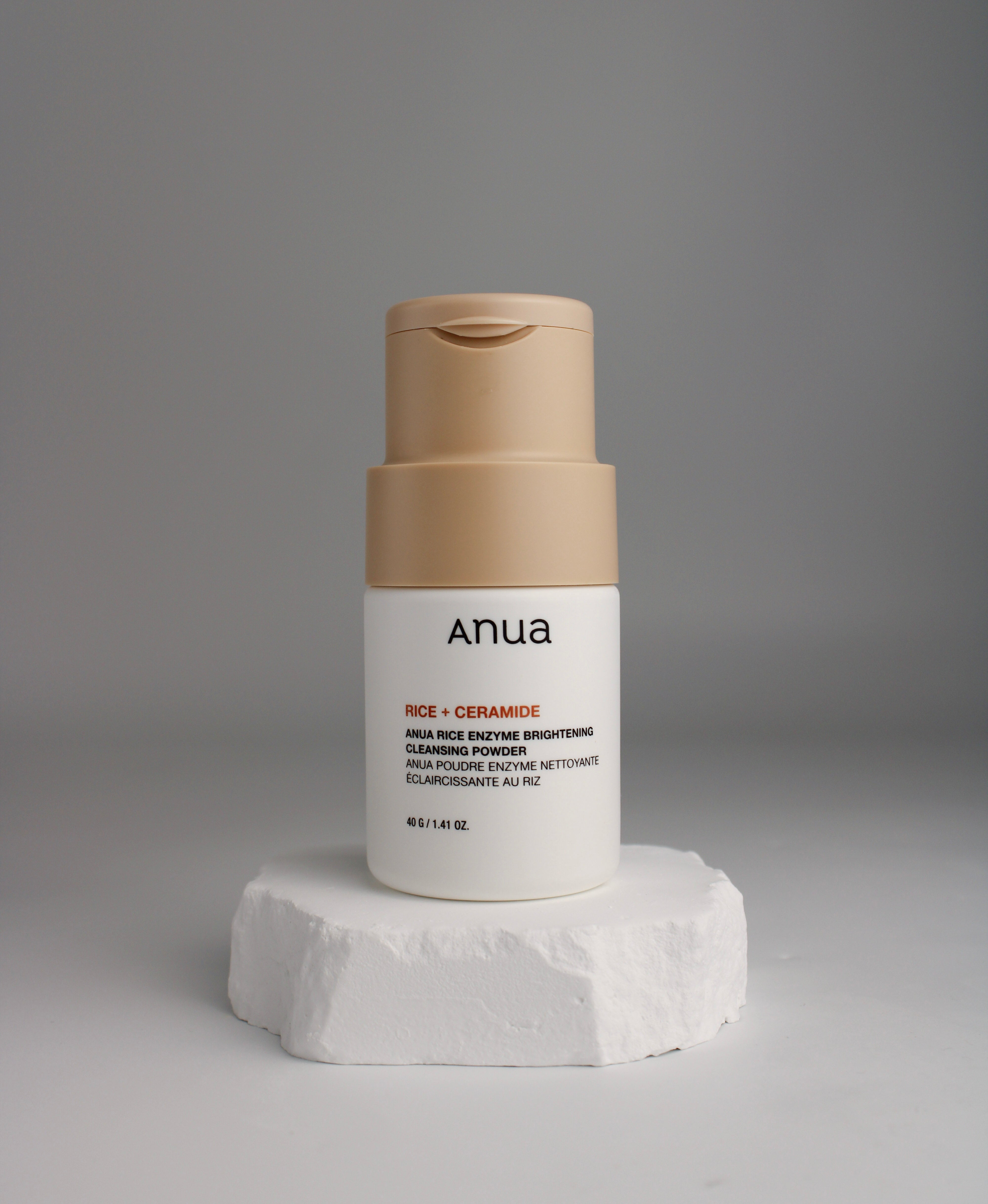 Poudre nettoyante éclaircissante aux enzymes de riz Anua, pot fermé