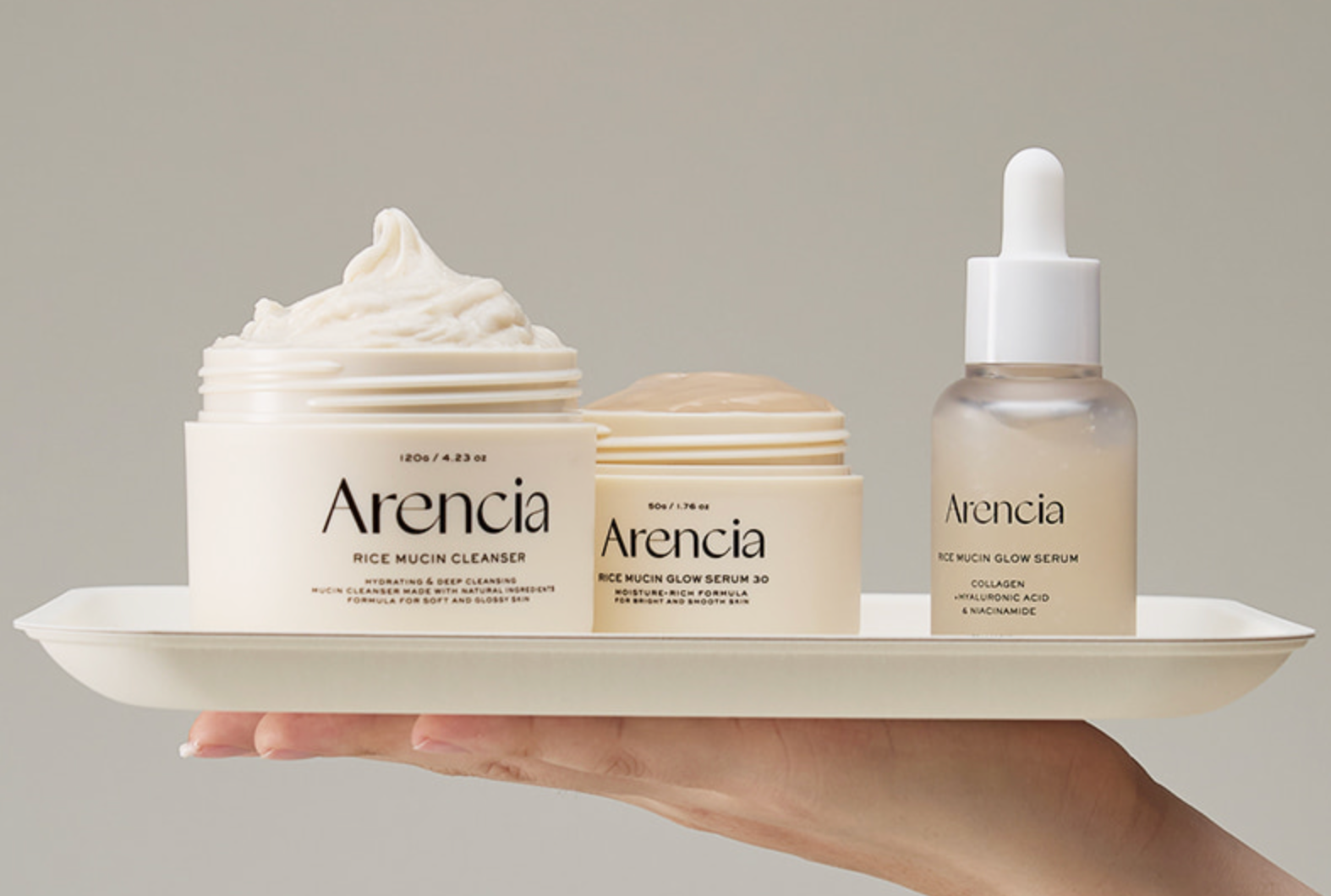 Mannequin tenant un produit Arencia au riz