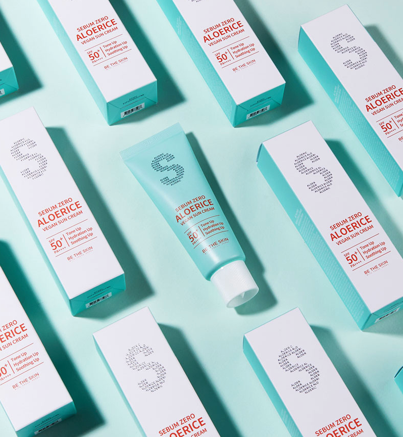 Mannequin tenant un produit Be the Skin