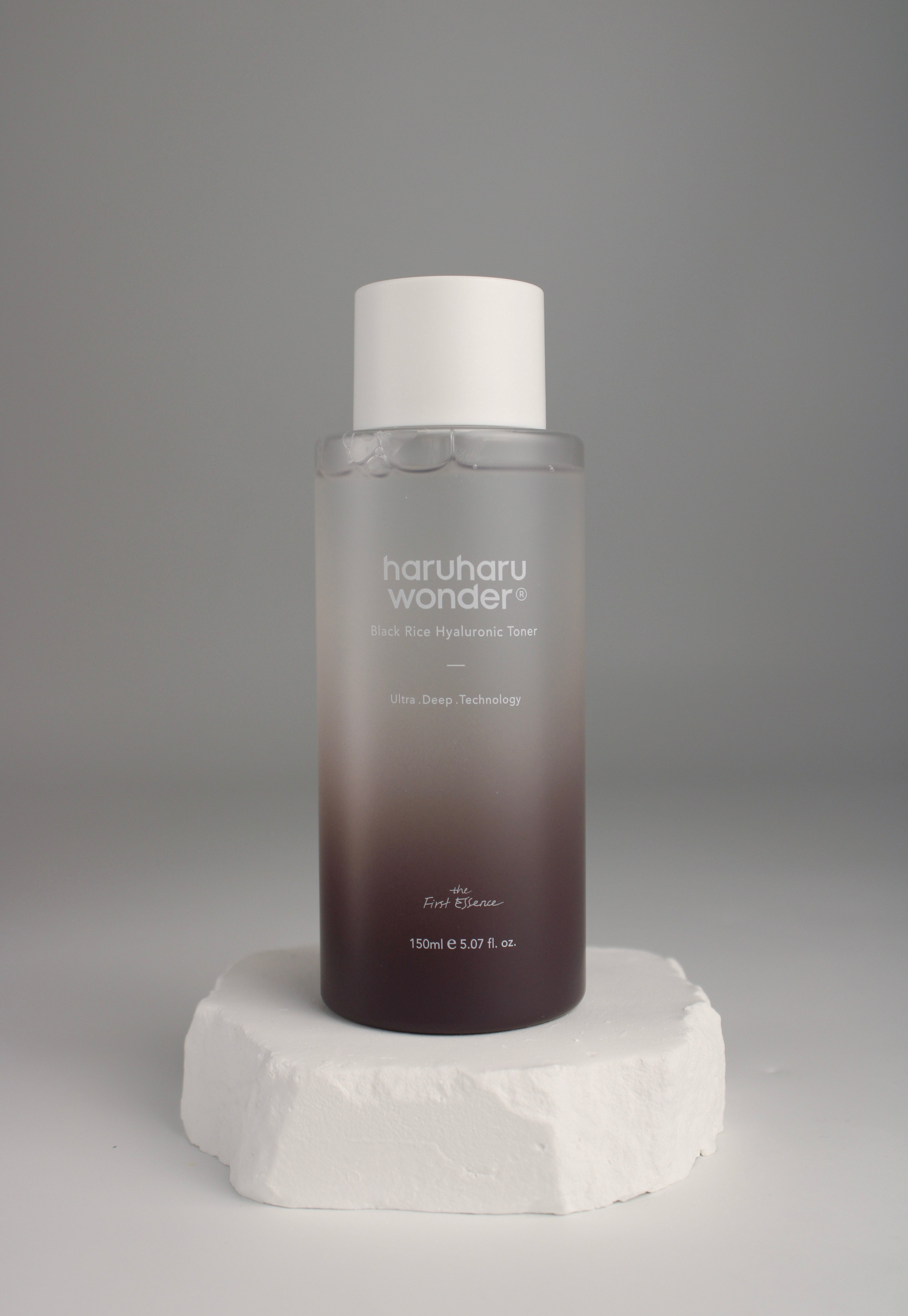 Toner hyaluronique au riz noir Haruharu Wonder – lotion coréenne hydratante en flacon élégant